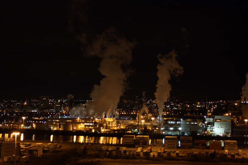 Tacoma-Port-Night_-Departure-Marchen-Maersk-270309-_-02.jpg